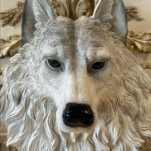 White Wolf Head 16” Wall Sculpture - Realistic Resin Decor